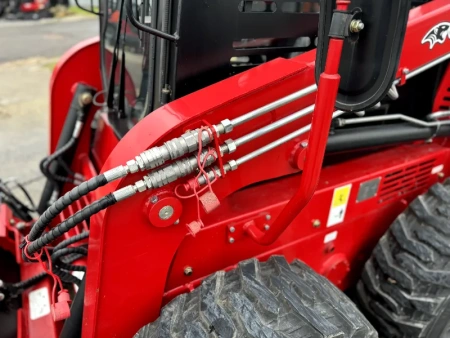 Погрузчик с бортовым поворотом QUADTRAC SSL95J