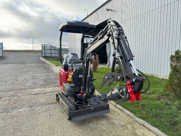 Мини экскаватор QUADTRAC E13PRO