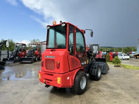 Мини погрузчик QUADTRAC WL40T EVO