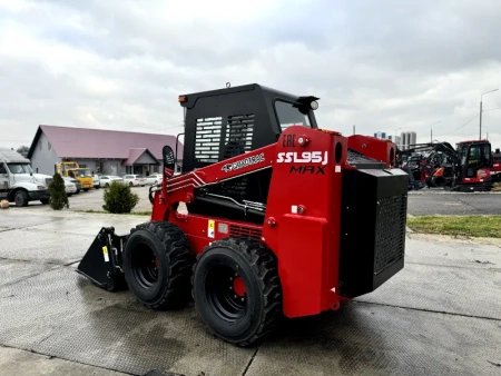 Погрузчик с бортовым поворотом QUADTRAC SSL95J