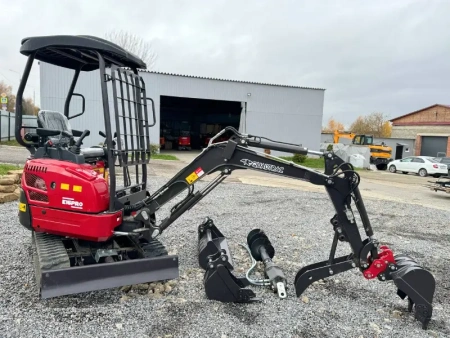 Мини экскаватор QUADTRAC E16