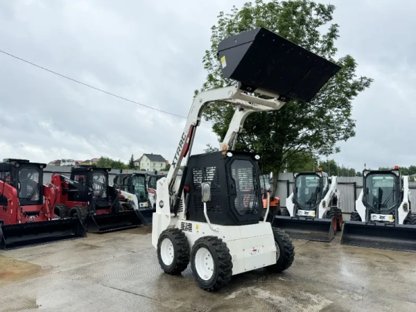 Погрузчик с бортовым поворотом XTRAC S8