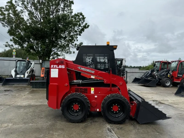 Погрузчик с бортовым поворотом QUADTRAC SSL85